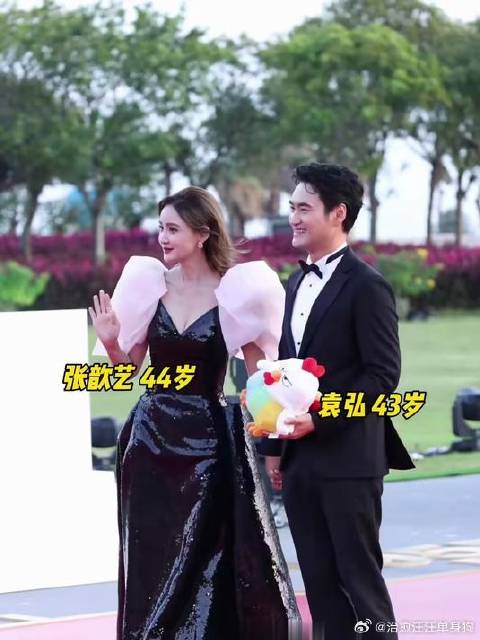 张歆艺 袁弘 一起走红毯，整理领带也是