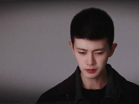 任嘉伦秦俊杰新剧深渊无间杀青，寸头造型引期待