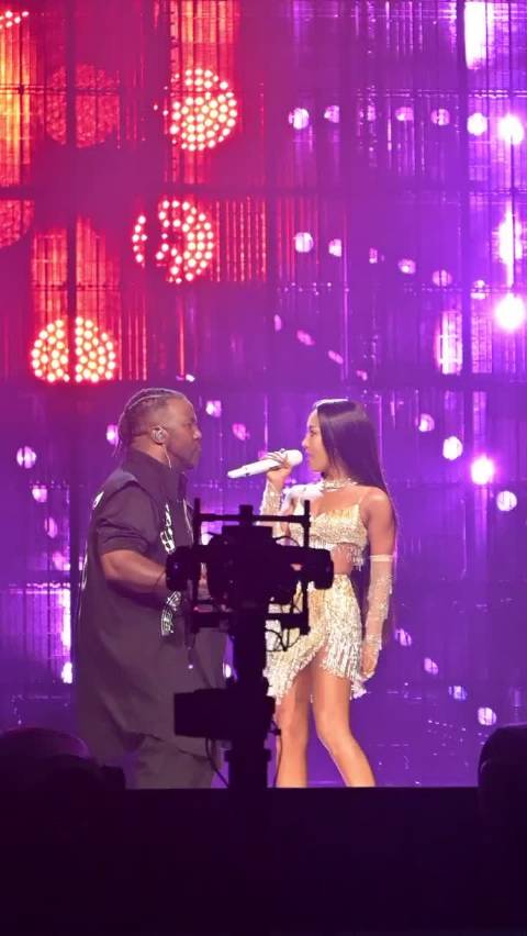 吉克隽逸《Snap》舞台遭伴舞贴脸围拍，气场全开引爆现场