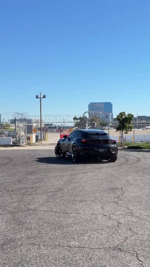 法拉利纯血漂移，这姿态+声浪无敌了