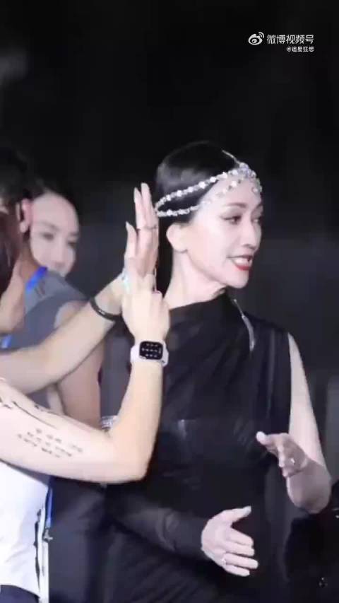 71岁赵雅芝以西域神女造型亮相福州电影节