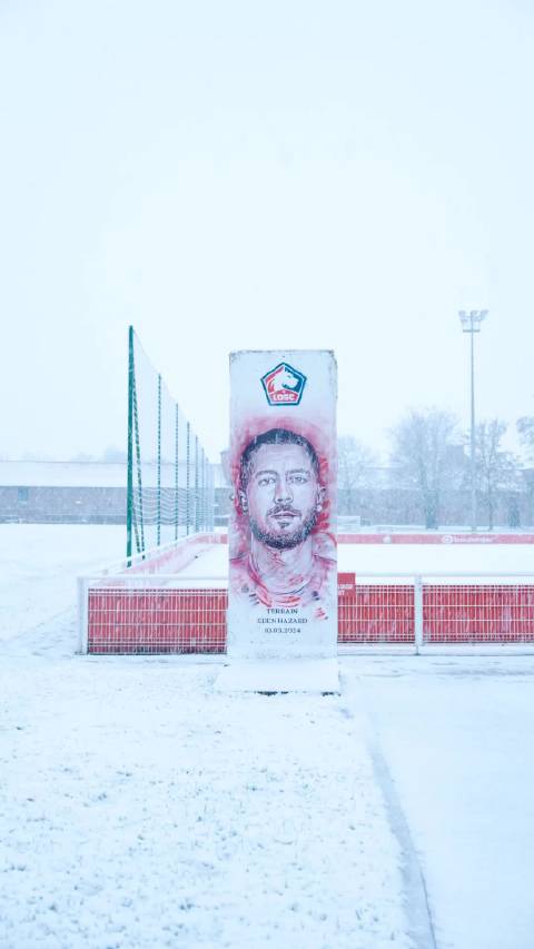 法国里尔遭遇大雪覆盖，法甲联赛或受影响