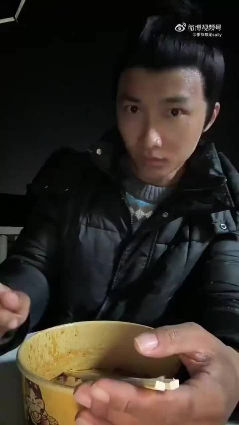 群演直播称赞许凯业务能力强、无排场