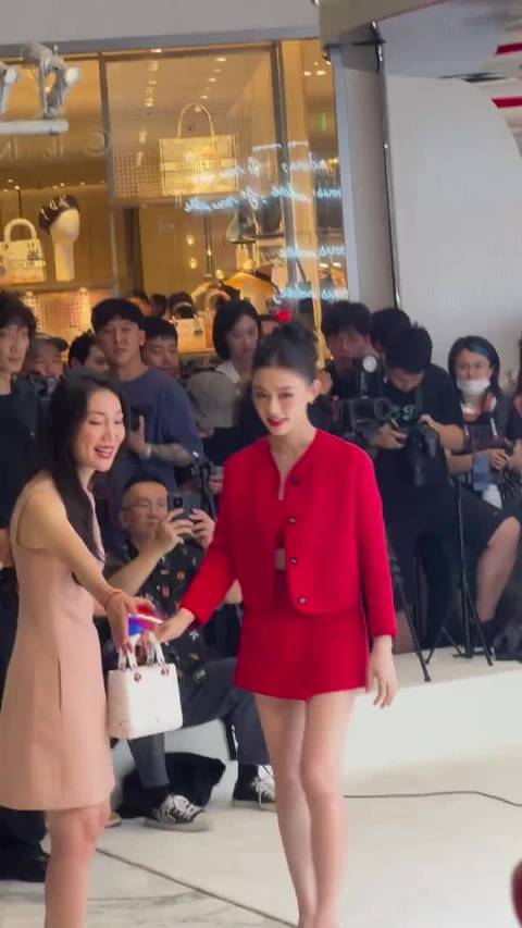 林允真的是幼瘦白，这身材在内娱也得排名吧，真的美