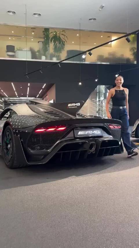 梅赛德斯-AMG ONE——全球首款搭载 F1 引擎的合法上路跑车
