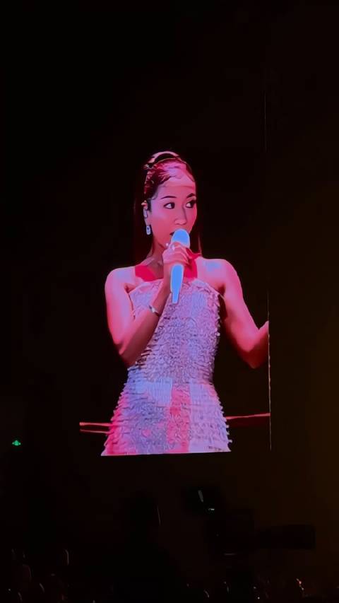 吉克隽逸表演遭伴舞贴脸围拍引边界思考