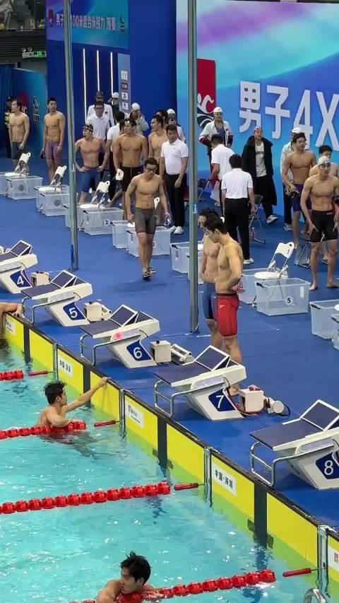 潘展乐展示腹式呼吸汪顺等待同行