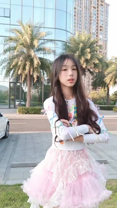 蓉蓉&莹莹:所有女孩都在eat it up