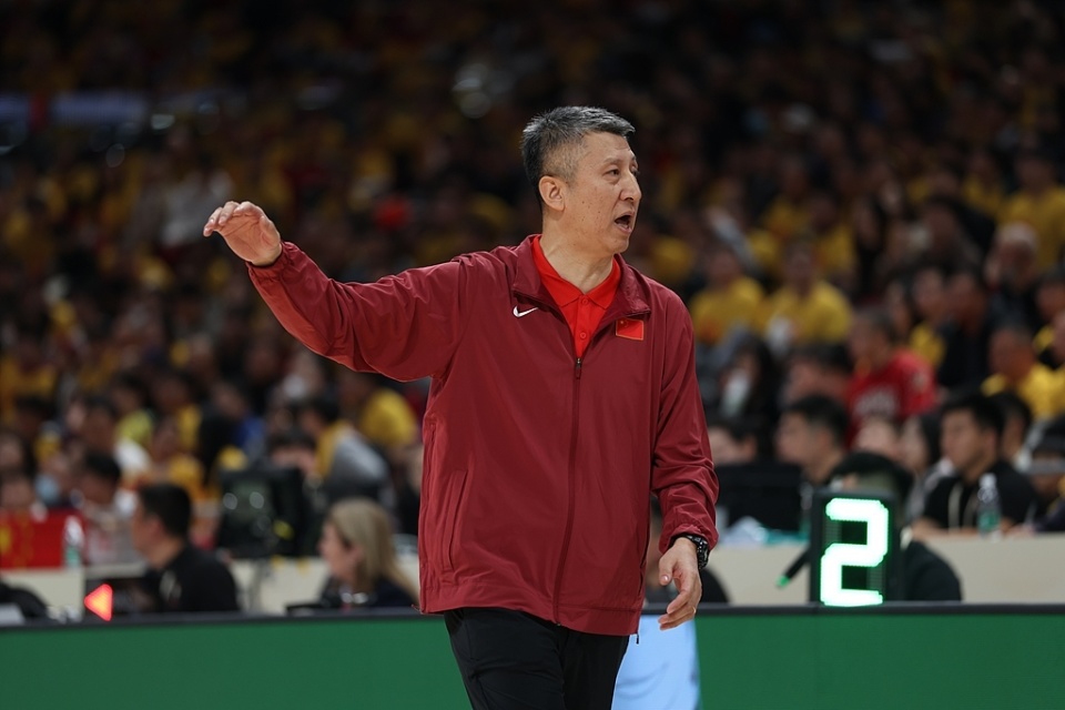 失望透顶！陌生的中国男篮，郭士强承担首责，三爱将成啦啦队？三大将真的不入法眼？