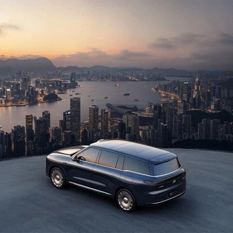 智己，从「站稳脚跟」到「定义赛道」