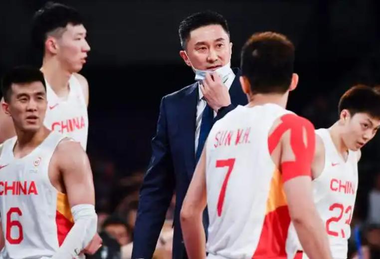 广东一夜3消息！杜锋或重返国家队，胡明轩遭围攻，徐杰沉冤得雪