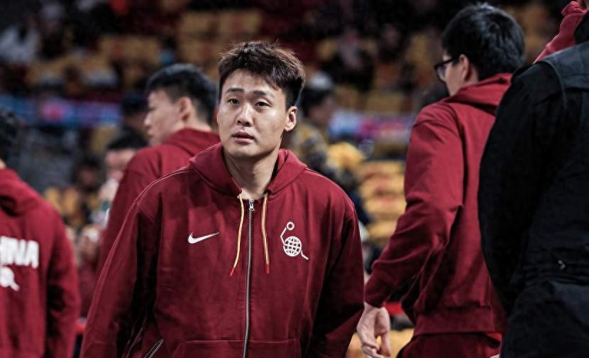 不是曾凡博 不是张镇麟！男篮2连败“罪人”，投篮0中，球迷：开除