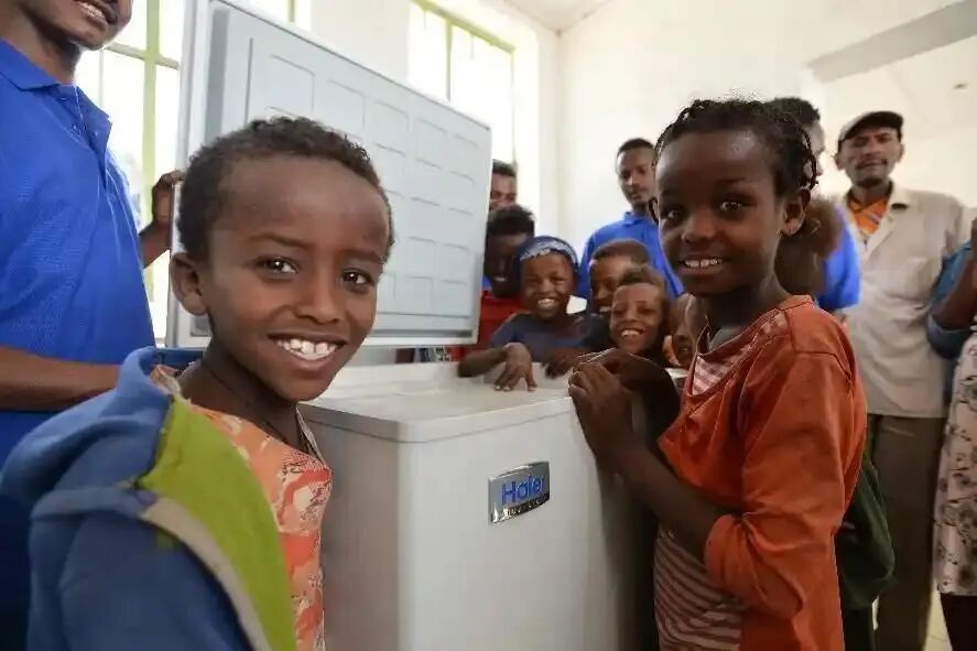 海尔生物医疗创新研发太阳能疫苗冰箱，获得联合国采购大订单。受访企业供图