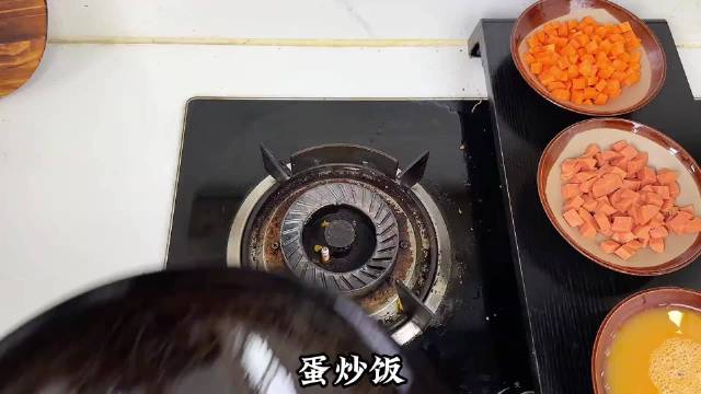 会做饭的男人魅力爆棚，看完这个蛋炒饭教程，你也能帅过彭于晏！
