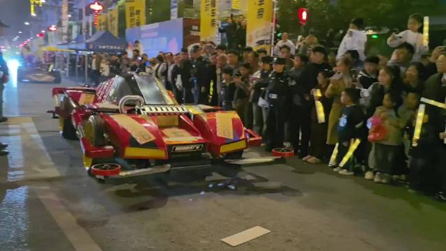 大型乡村GT赛车场，离这么近不怕漂移失败吗