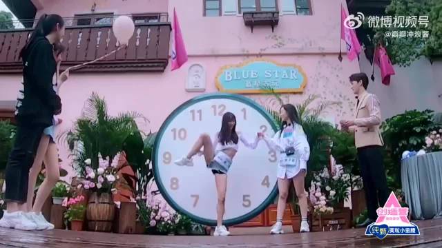 感觉第一个板腿120°已经很牛了，直到张艺凡出马，看呆所有人