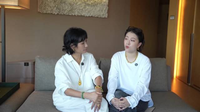 李嘉格离婚数月后携新男友亮相，车澈曾回应不后悔离婚