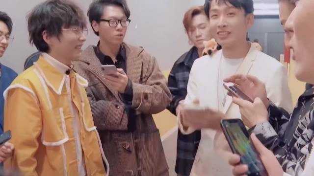 齐思钧海王无疑了，小齐和他的33个男妈妈