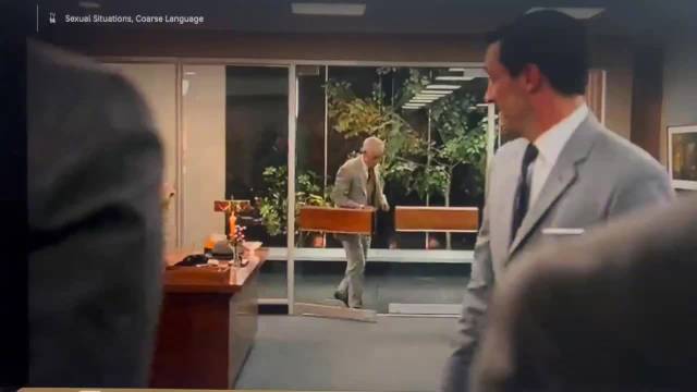 HBO Max上线4K版《广告狂人》穿帮，工作人员持管模拟呕吐