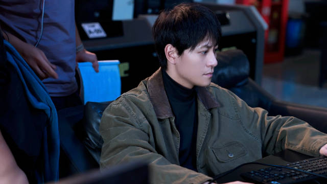 秦俊杰新剧深渊无间杀青，片场记录曝光