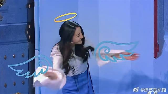 热巴表演含笑半步癫，温文尔雅，但却难不倒曾志伟！