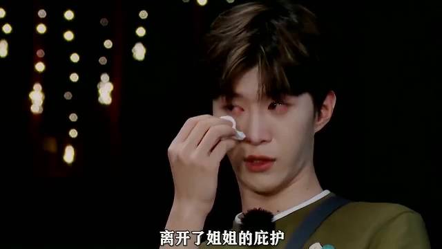 范丞丞失去姐姐的庇护，惨遭4年的打压里，唯有贾玲给了他自尊