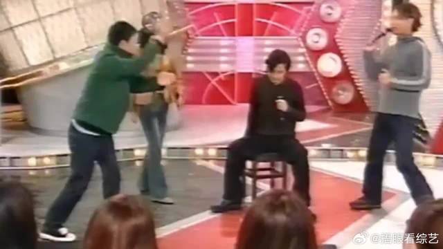 2000年，王杰、黎姿搭档演戏跳舞，稀有的亲密接触，好腼腆呀！