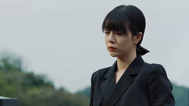 秦茜走出阴霾创业成功仍素衣独处