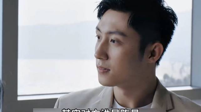 男子相亲遇三胞胎美女，黄景瑜王丽坤新片引热议