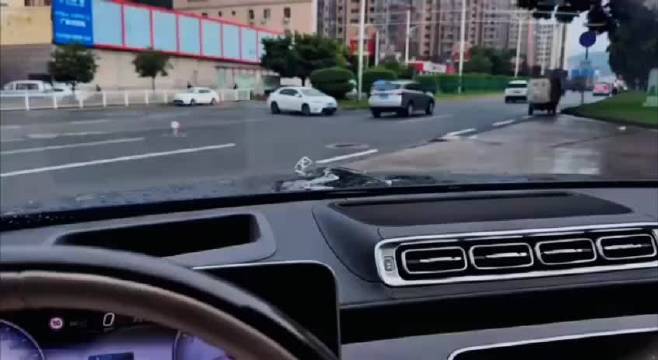 今天开车去工厂里面看看，有段时间没有去工厂管理了