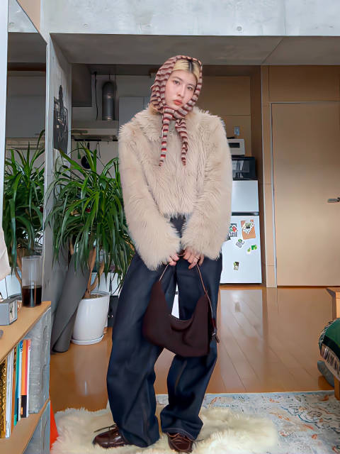 日系女孩haruka示范秋冬穿搭，毛毛皮草外套配西装显松弛感