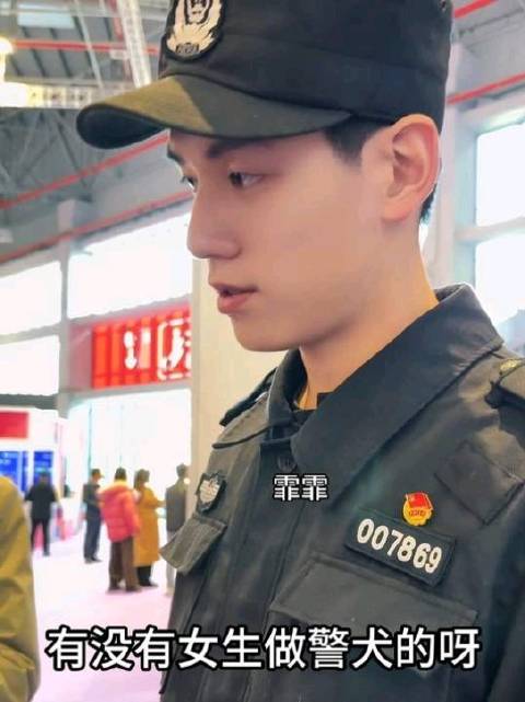 句句不离犬，视频一秒没移开那张帅脸！