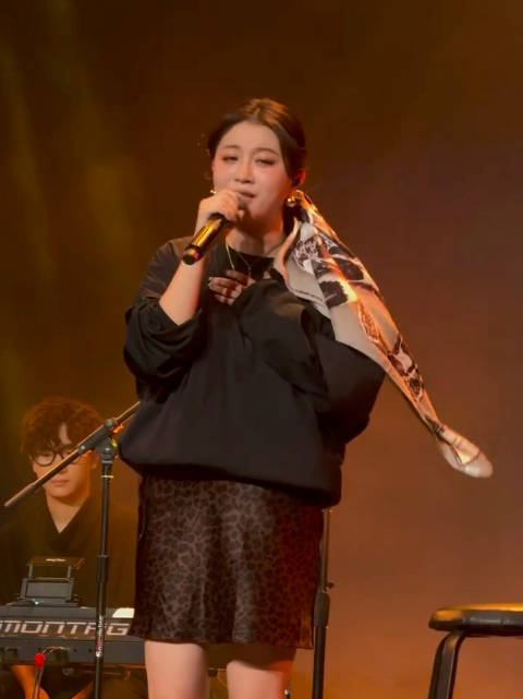 李嘉格确认新恋情，深情献唱《谢谢你爱我》