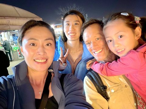 前女排国手近照曝光，嫁给郎平外籍助手后生女，现定居美国住豪宅
