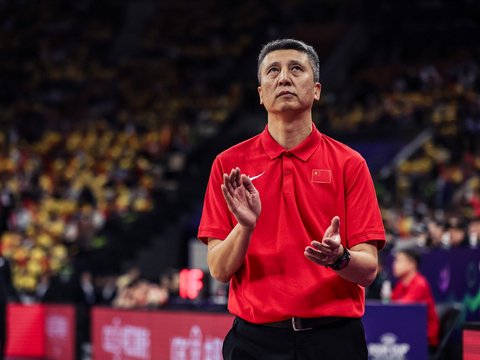 换帅？韩国大胜，揪出男篮输球罪人，两耻辱纪录，谁注意周琦反应