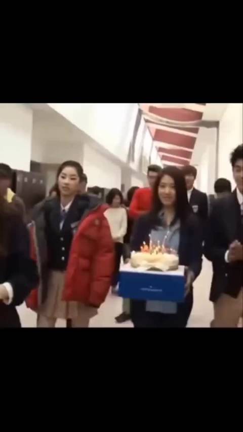 朴信惠、李敏镐、金宇彬、郑秀晶等为金智媛庆生～《继承者们》拍摄期间