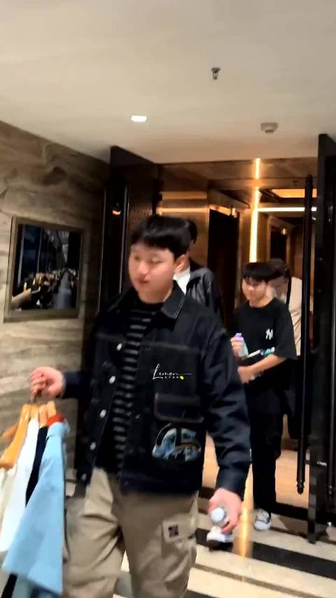 胡一天出海追海豚晕船表情失控