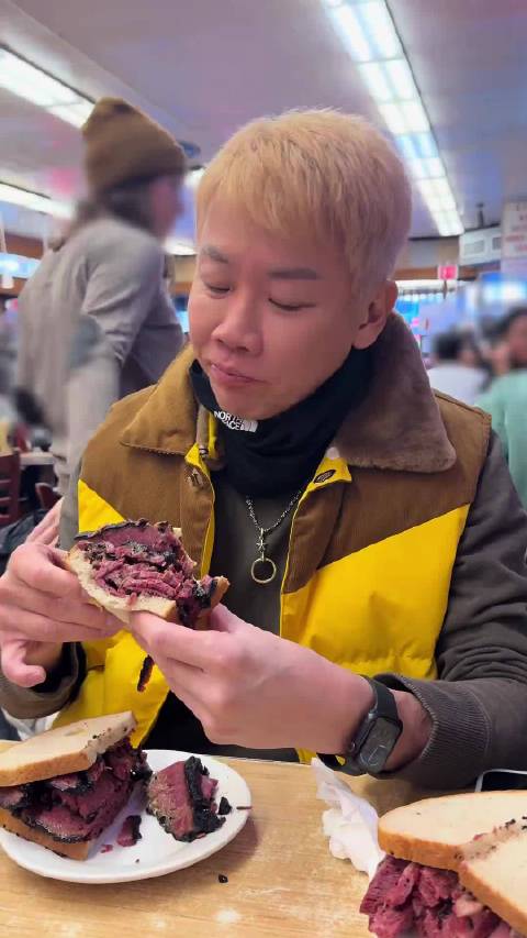 陶喆分享纽约美食 塞了一斤牛肉！