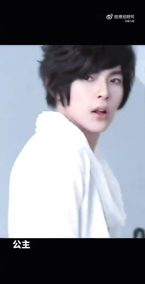 汪东城44岁仍保持少年状态，亮相2025B站跨年晚会