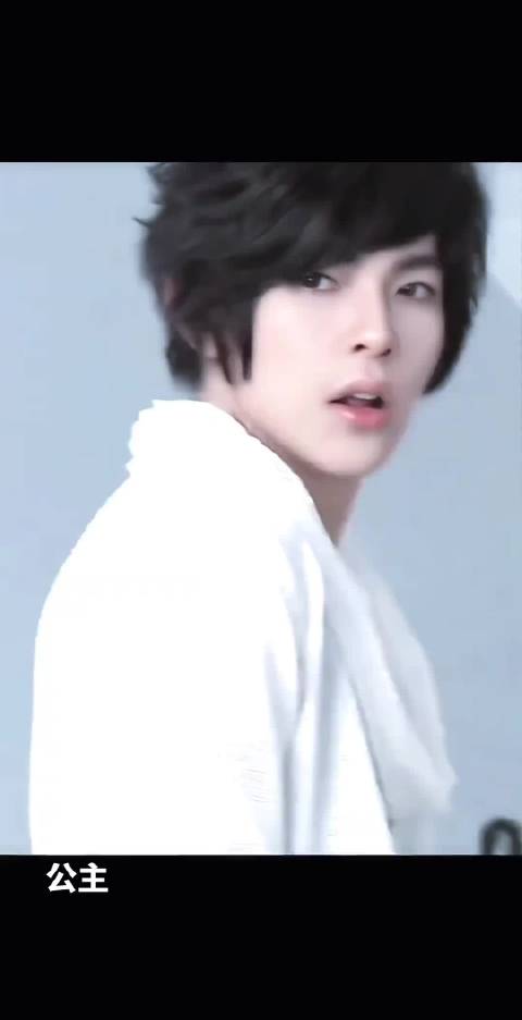 汪东城44岁状态如20岁，亮相2025B站跨年晚会