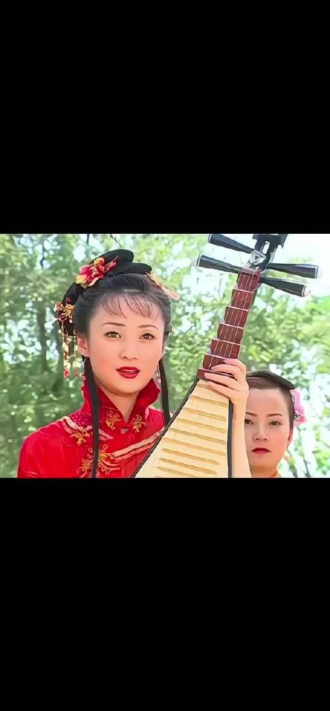 蒋勤勤好适合红唇，这个扮相是里面最好看的