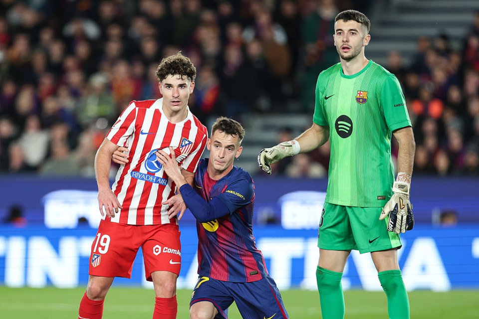 中锋荒逼疯巴萨！凯恩哈兰德碰不到，只能盯着3球的马竞新王不放？