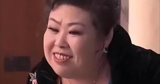 女演员董立范被确认去世多年，被称为“富婆专业户”，曾出演《活着》《缝纫机乐队》《疯狂的赛车》