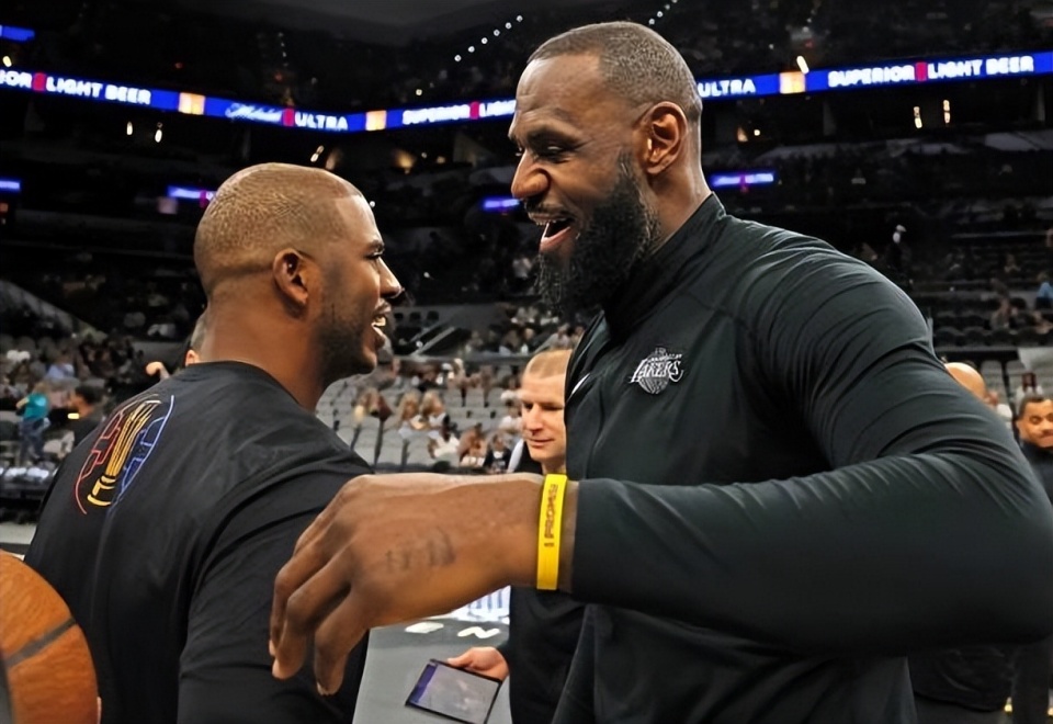 无情的管理层！四次送走球队功勋，如今又放弃保罗，彻底失去人心