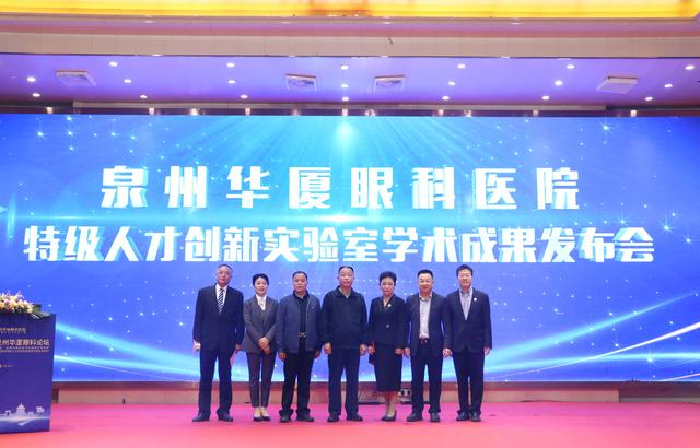 （王建生先生、黄礼能先生、吴瑜瑜教授、张广斌教授、董诺博士、李学喜教授、崔鑫女士一同启动仪式）