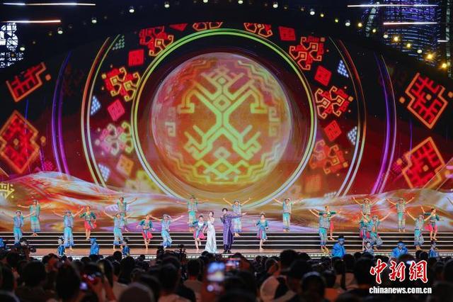 图为开幕式现场。中新社记者 骆云飞 摄