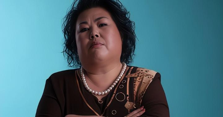 知名女演员被确认去世多年，被称为“富婆专业户”，曾出演《缝纫机乐队》《疯狂的赛车》