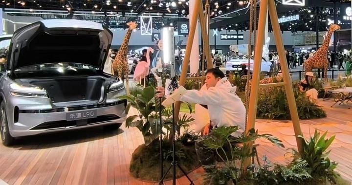 线上线下火力全开 2025广州车展掀起购车热潮