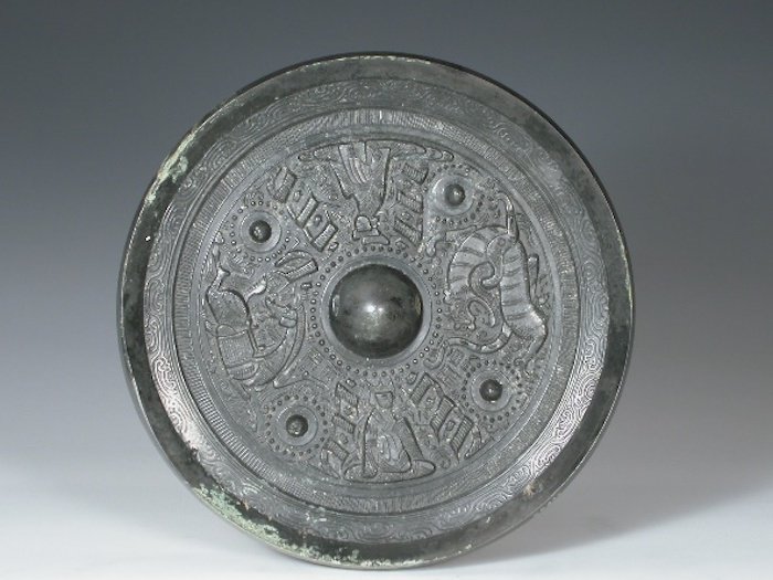 图13 中国国家博物馆藏东汉天马白虎神人画像铜镜（中国国家博物馆供图）