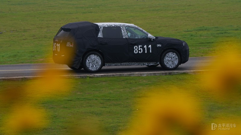 “杭州湾卡宴”来了 极氪8X路试谍照曝光